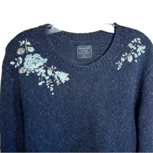 Abercrombie & Fitch Crew Neck Floral Embroidery Cotton Blend Medium FairyCore - Picture 8 of 8